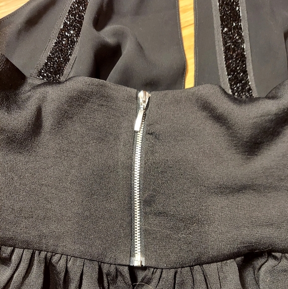 ⭐️ 3/ $30 Express crop black sparkle top, size 4 - Picture 7 of 16
